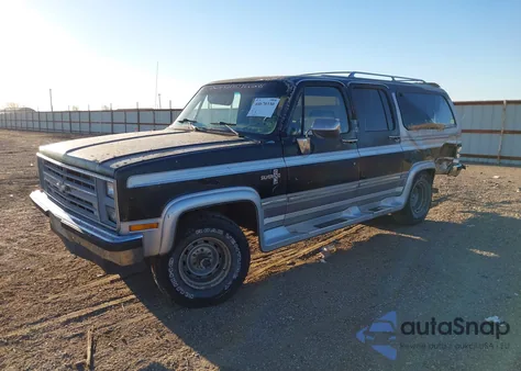 1988 Chevrolet Suburban V10 z USA, uszkodzony, nr VIN 1GNEV16K5JF176215